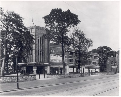 Kingsway Cinema, Harrogate Road, Leeds, 24 augustus 1937 door English Photographer